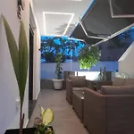 Prifti Luxury فاليراكي